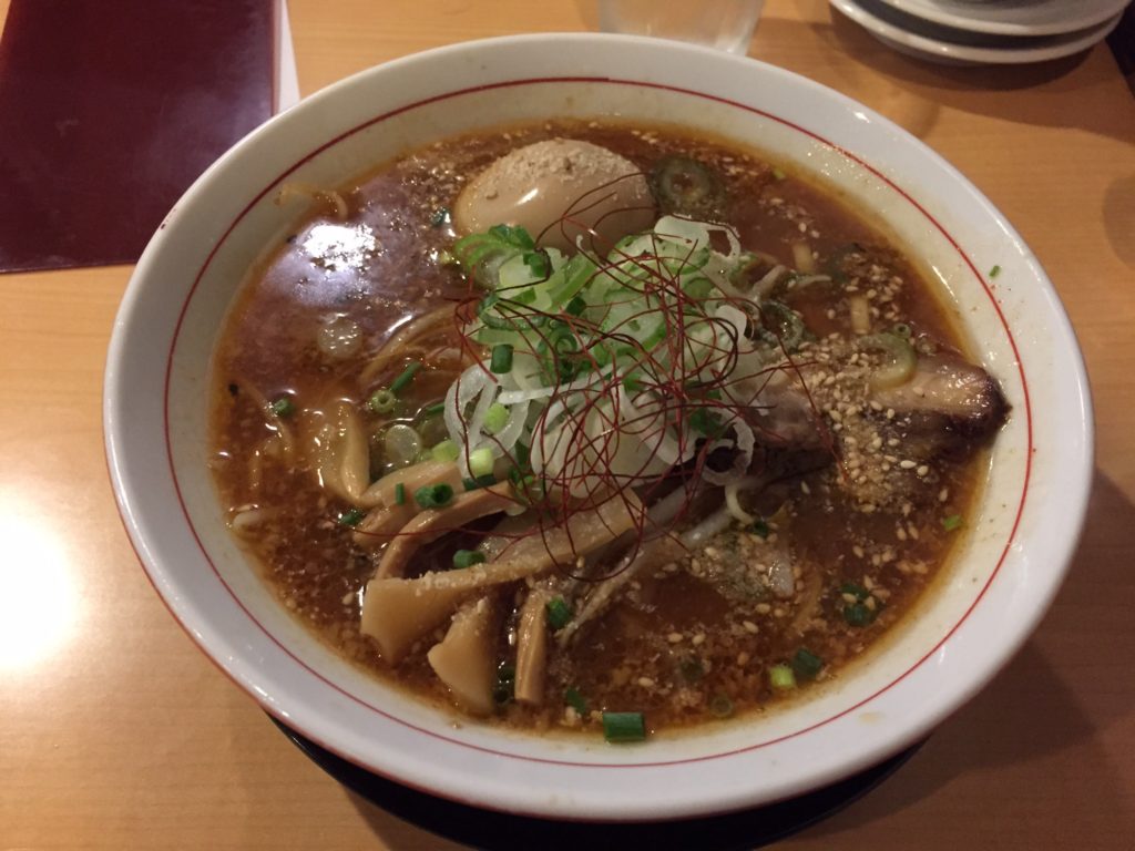 ワンフーの入善ブラウンラーメンやちゃ