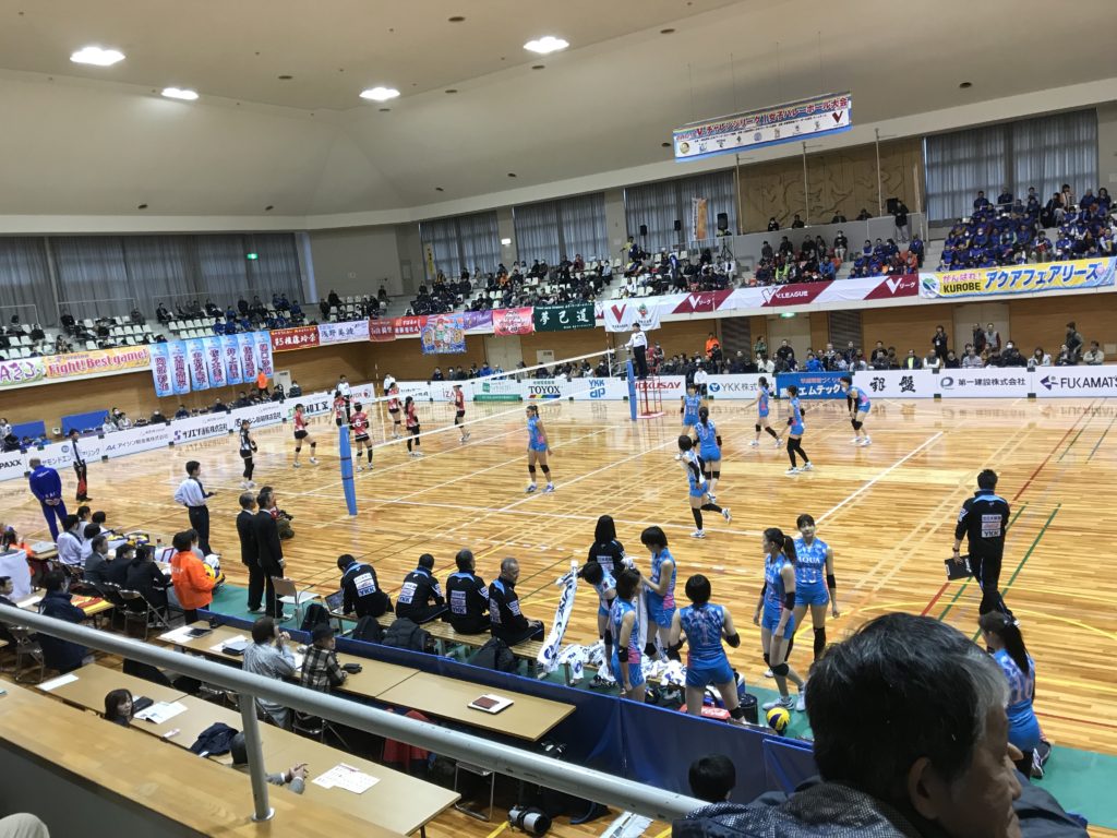 向かいにある体育館でのV1リーグの試合やちゃ